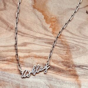 Oak & Luna “Ashley” Name Necklace – Silver Paperclip Chain – New